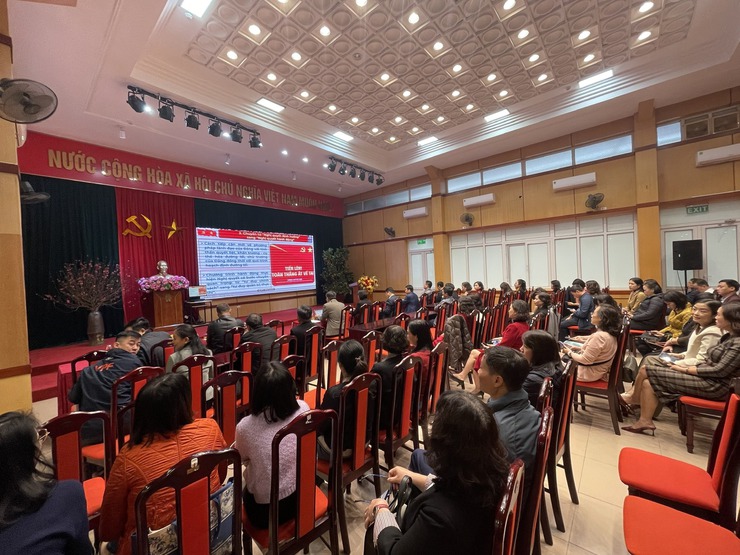 Phường Hai Bà Trưng tổ chức Hội nghị nghiên cứu, học tập, quán triệt Nghị quyết Đại hội đại biểu toàn quốc lần thứ XIV của Đảng tiếp sóng từ điểm cầu Trung ương và Thành phố.- Ảnh 7.