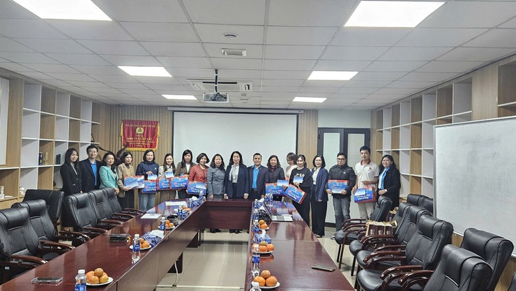 Lãnh đạo phường Cầu Giấy thăm, chúc Tết và tặng quà doanh nghiệp, người lao động nhân dịp Xuân Bính Ngọ 2026- Ảnh 6.