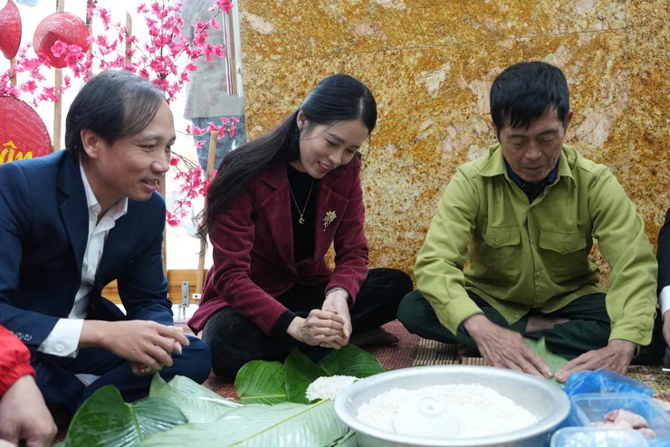 ẤM ÁP RỘN RÀNG HỘI THI GÓI BÁNH CHƯNG XÃ VÂN ĐÌNH- Ảnh 1.