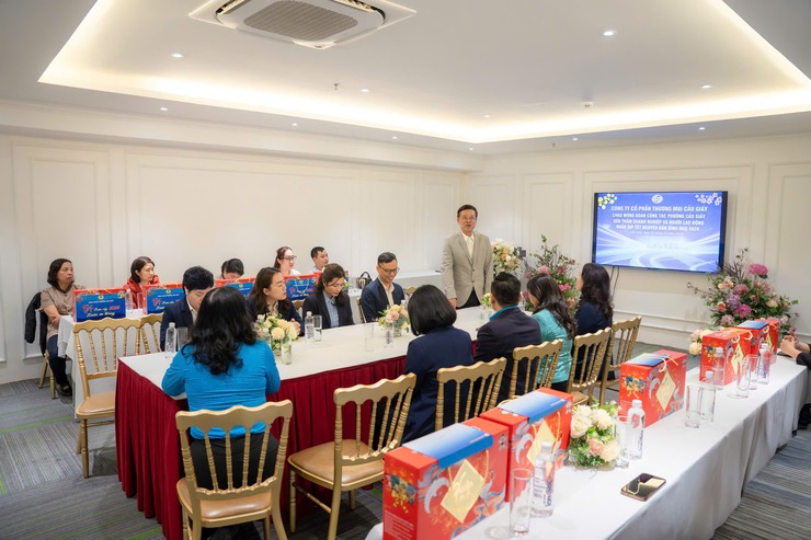 Lãnh đạo phường Cầu Giấy thăm, chúc Tết và tặng quà doanh nghiệp, người lao động nhân dịp Xuân Bính Ngọ 2026- Ảnh 2.