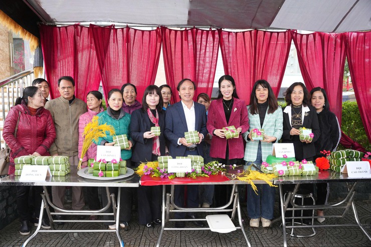 ẤM ÁP RỘN RÀNG HỘI THI GÓI BÁNH CHƯNG XÃ VÂN ĐÌNH- Ảnh 2.