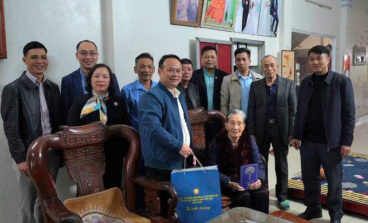 Xã Đa Phúc - Phó Bí thư Thường trực Đảng ủy -  Thăm, tặng quà tri ân nhân dịp mừng Đảng, mừng Xuân, đón tết cổ truyền Bính Ngọ năm 2026- Ảnh 7.