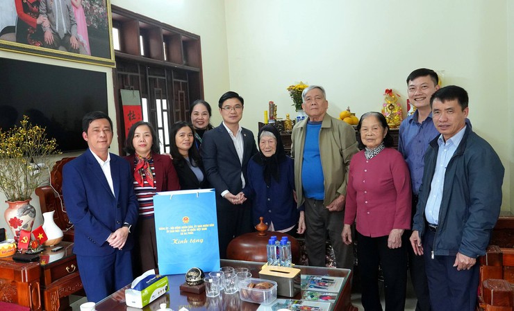 Bí thư Đảng ủy xã Đa Phúc thăm, tặng quà tri ân nhân dịp mừng Đảng, mừng Xuân, đón tết cổ truyền Bính Ngọ năm 2026- Ảnh 8.