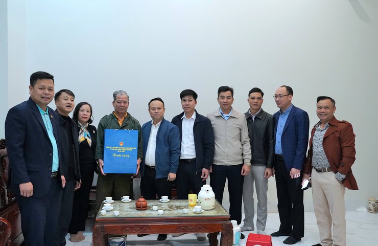 Xã Đa Phúc - Phó Bí thư Thường trực Đảng ủy -  Thăm, tặng quà tri ân nhân dịp mừng Đảng, mừng Xuân, đón tết cổ truyền Bính Ngọ năm 2026- Ảnh 2.