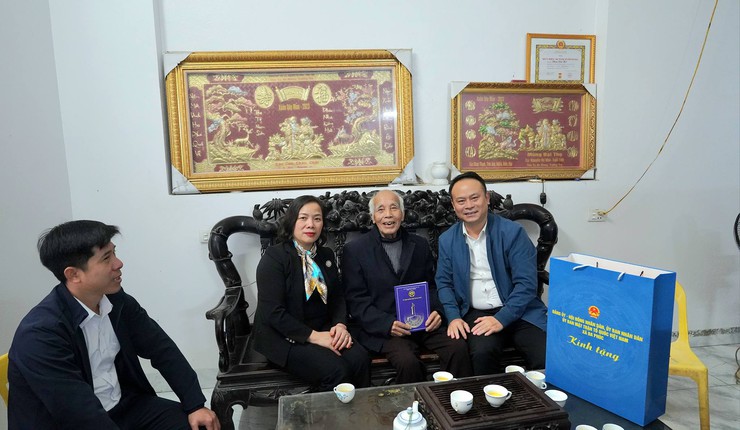 Xã Đa Phúc - Phó Bí thư Thường trực Đảng ủy -  Thăm, tặng quà tri ân nhân dịp mừng Đảng, mừng Xuân, đón tết cổ truyền Bính Ngọ năm 2026- Ảnh 6.