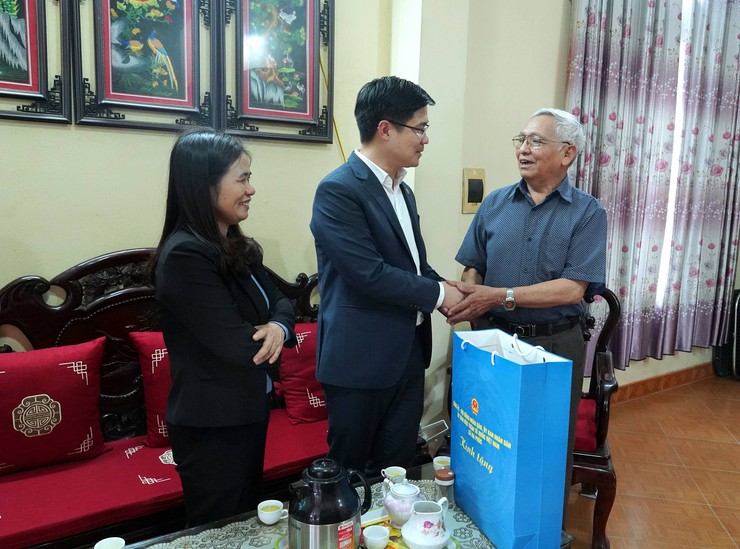 Bí thư Đảng ủy xã Đa Phúc thăm, tặng quà tri ân nhân dịp mừng Đảng, mừng Xuân, đón tết cổ truyền Bính Ngọ năm 2026- Ảnh 4.