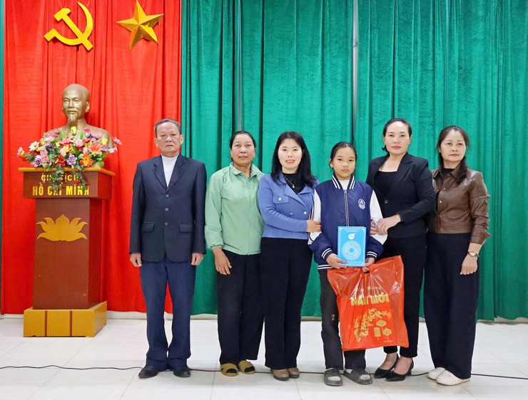 Hội LHPN xã Đoài Phương:
Lan tỏa yêu thương từ chương trình “Mẹ đỡ đầu”
- Ảnh 1.