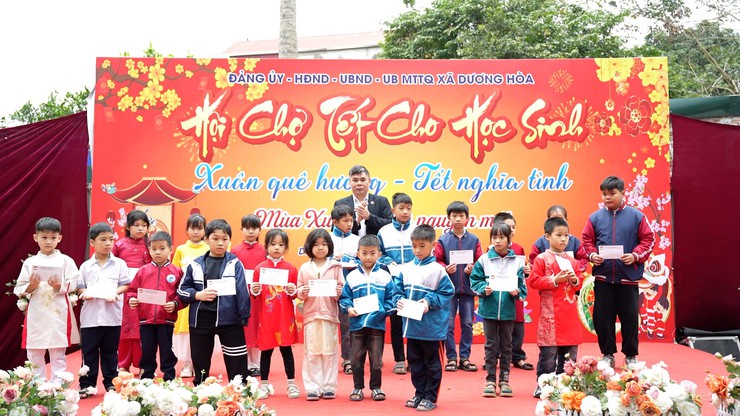 Hội chợ tết cho học sinh Xuân quê hương - Tết nghĩa tình- Ảnh 8.