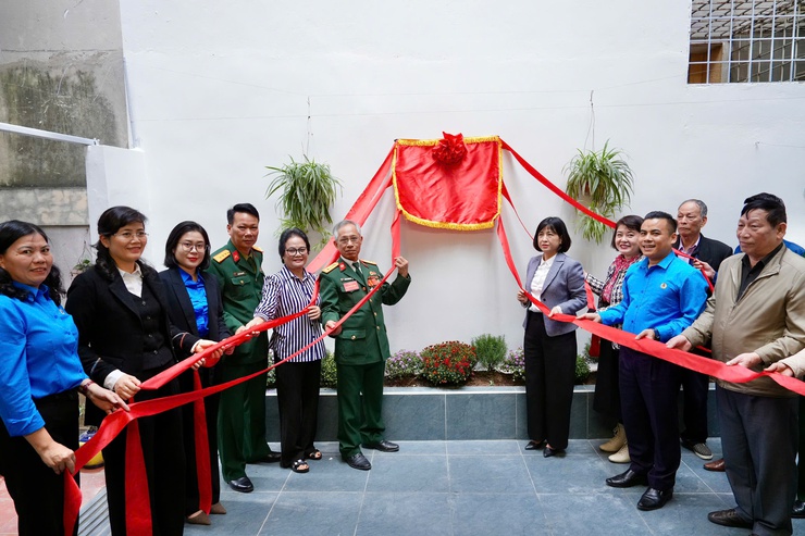 PHƯỜNG CẦU GIẤY KHÁNH THÀNH VÀ BÀN GIAO CÔNG TRÌNH HỖ TRỢ XÂY DỰNG MỚI NHÀ Ở CHO NGƯỜI CÓ CÔNG VỚI CÁCH MẠNG- Ảnh 2.