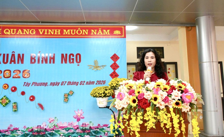 Rộn ràng Hội chợ Xuân Bính Ngọ 2026 tại Trường THCS Phùng Xá- Ảnh 2.