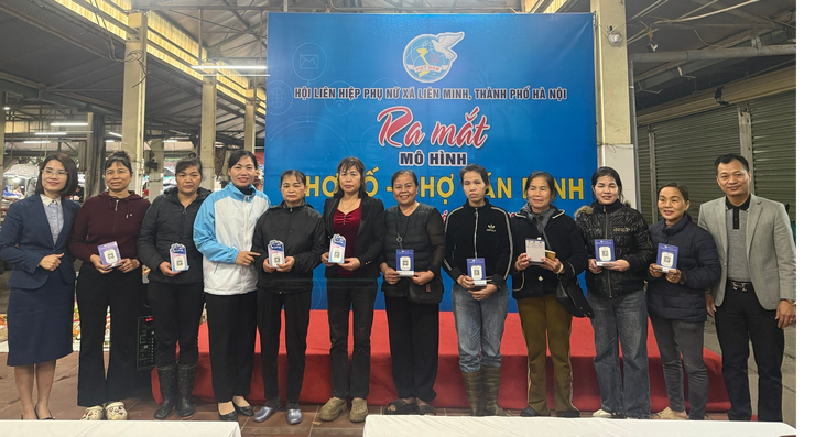 Hội Liên hiệp phụ nữ xã Liên Minh ra mắt mô hình “Chợ số - Chợ Văn minh”- Ảnh 4.