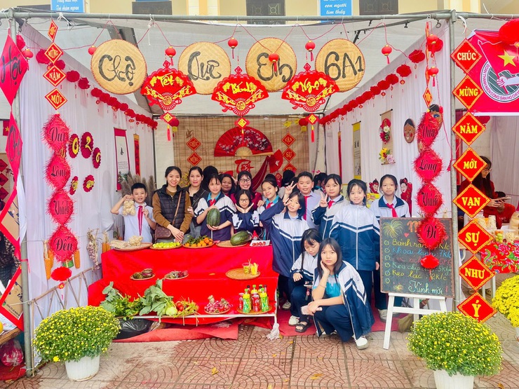 Rộn ràng Hội chợ Xuân Bính Ngọ 2026 tại Trường THCS Phùng Xá- Ảnh 3.