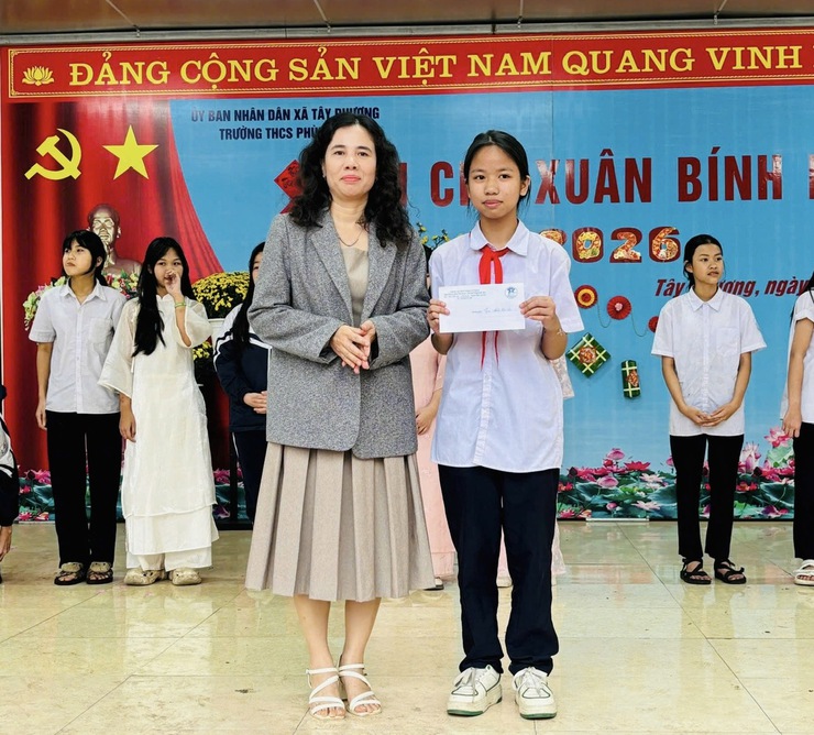 Rộn ràng Hội chợ Xuân Bính Ngọ 2026 tại Trường THCS Phùng Xá- Ảnh 5.