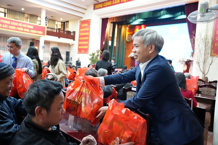 SƠN TÂY ẤM ÁP CHƯƠNG TRÌNH TẾT SUM VẦY “ XUÂN NHÂN ÁI – TẾT SẺ CHIA- Ảnh 2.