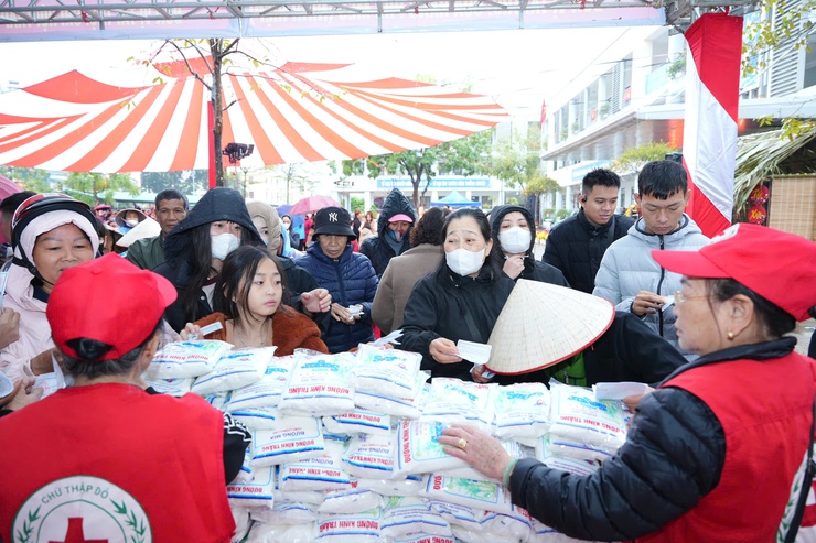 Xã Phù Đổng tổ chức Chương trình “Xuân nhân ái - Tết sum vầy” năm 2026- Ảnh 17.