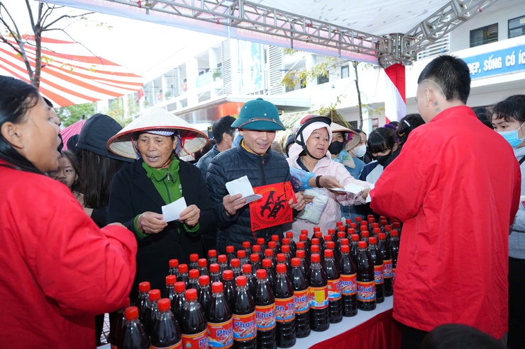 Xã Phù Đổng tổ chức Chương trình “Xuân nhân ái - Tết sum vầy” năm 2026- Ảnh 18.