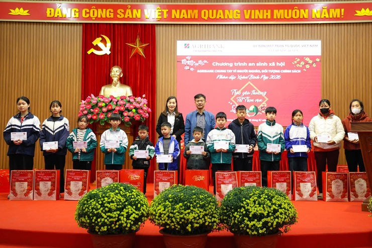 Ủy ban MTTQ Việt Nam xã Chương Dương chung tay sẻ chia, trao yêu thương nhân dịp Tết Nguyên Đán Bính Ngọ 2026- Ảnh 5.