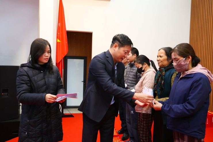 Ủy ban MTTQ Việt Nam xã Chương Dương chung tay sẻ chia, trao yêu thương nhân dịp Tết Nguyên Đán Bính Ngọ 2026- Ảnh 6.