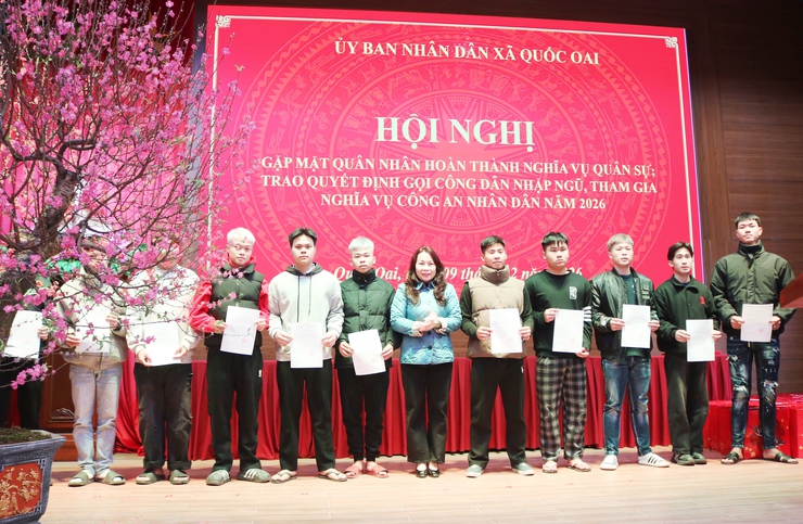 XÃ QUỐC OAI GẶP MẶT QUÂN NHÂN XUẤT NGŨ, TRAO QUYẾT ĐỊNH GỌI CÔNG DÂN NHẬP NGŨ NĂM 2026- Ảnh 7.