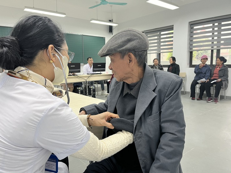 Phường Long Biên tổ chức chiến dịch khám sức khoẻ miễn phí cho người cao tuổi đợt 1 năm 2026- Ảnh 2.