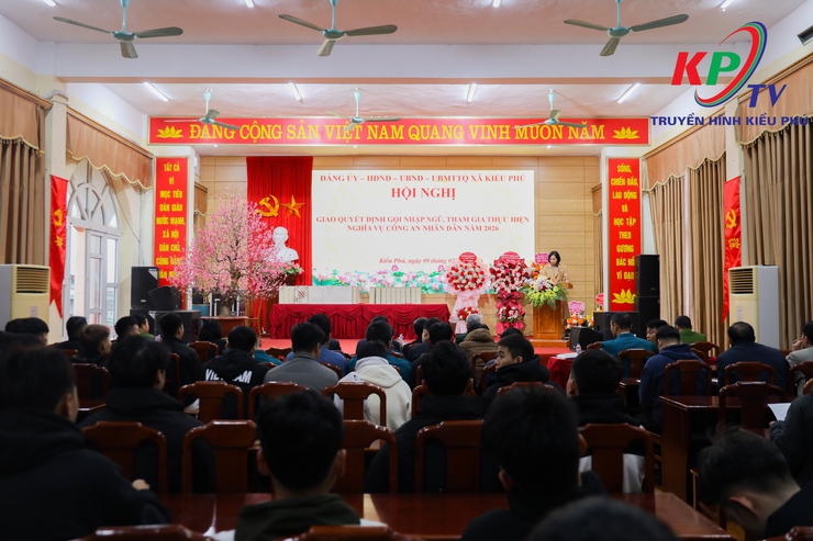 Xã Kiều Phú tổ chức Lễ trao Quyết định gọi công dân nhập ngũ và tham gia nghĩa vụ Công an nhân dân năm 2026- Ảnh 1.