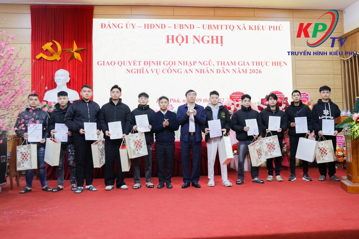 Xã Kiều Phú tổ chức Lễ trao Quyết định gọi công dân nhập ngũ và tham gia nghĩa vụ Công an nhân dân năm 2026- Ảnh 7.