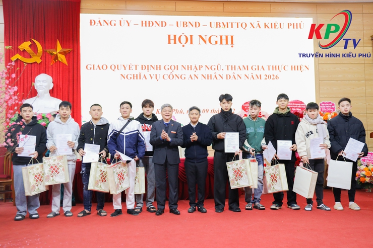 Xã Kiều Phú tổ chức Lễ trao Quyết định gọi công dân nhập ngũ và tham gia nghĩa vụ Công an nhân dân năm 2026- Ảnh 5.