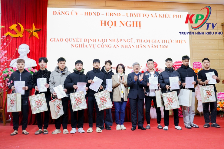 Xã Kiều Phú tổ chức Lễ trao Quyết định gọi công dân nhập ngũ và tham gia nghĩa vụ Công an nhân dân năm 2026- Ảnh 8.