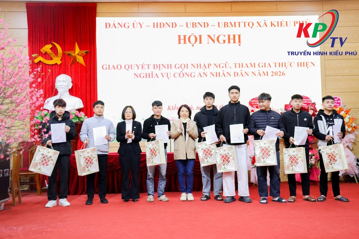 Xã Kiều Phú tổ chức Lễ trao Quyết định gọi công dân nhập ngũ và tham gia nghĩa vụ Công an nhân dân năm 2026- Ảnh 6.