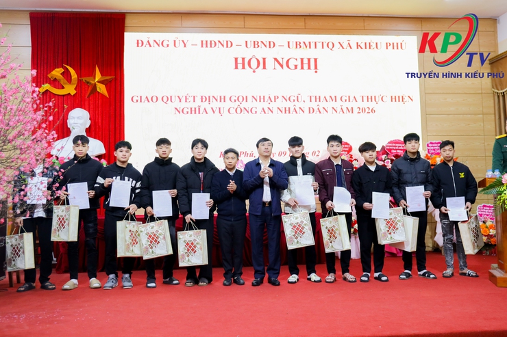 Xã Kiều Phú tổ chức Lễ trao Quyết định gọi công dân nhập ngũ và tham gia nghĩa vụ Công an nhân dân năm 2026- Ảnh 4.