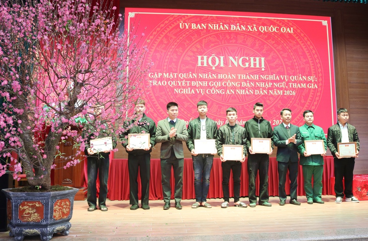 XÃ QUỐC OAI GẶP MẶT QUÂN NHÂN XUẤT NGŨ, TRAO QUYẾT ĐỊNH GỌI CÔNG DÂN NHẬP NGŨ NĂM 2026- Ảnh 10.