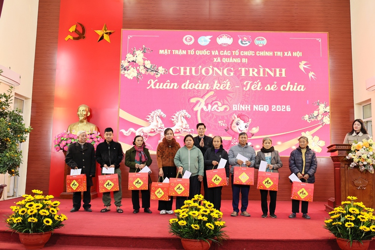 Mặt trận tổ quốc Việt Nam xã Quảng Bị và các tổ chức chính trị xã hội tổ chức Chương trình “Xuân đoàn kết - Tết sẻ chia”- Ảnh 4.