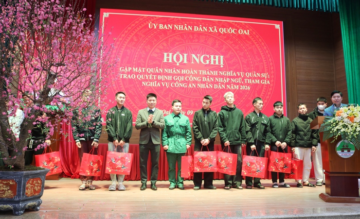 XÃ QUỐC OAI GẶP MẶT QUÂN NHÂN XUẤT NGŨ, TRAO QUYẾT ĐỊNH GỌI CÔNG DÂN NHẬP NGŨ NĂM 2026- Ảnh 12.