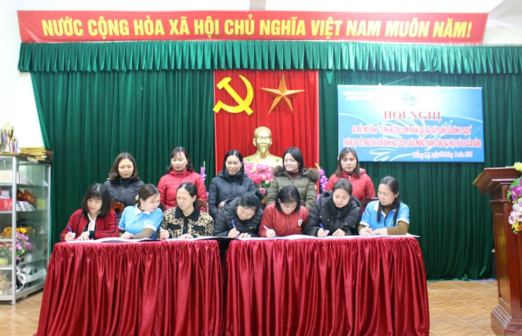 Chi hội Phụ nữ thôn Đồng Lệ ra mắt mô hình “Tổ phụ nữ thu gom, phân loại rác xây dựng gia đình 3 sạch”- Ảnh 3.