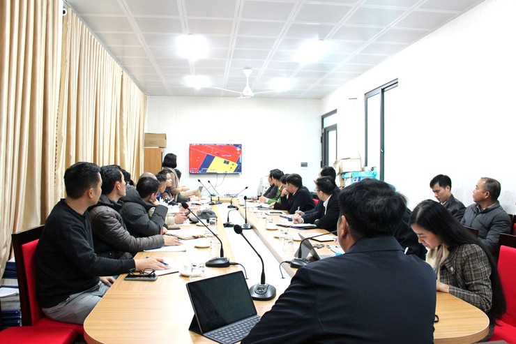 UBND xã Hòa Lạc tổ chức Hội nghị họp bàn, thống nhất phương án xử lý cưỡng chế vi phạm đất đai, trật tự xây dựng thuộc Dự án đầu tư xây dựng tuyến đường cao tốc Đại lộ Thăng Long - Ảnh 1.