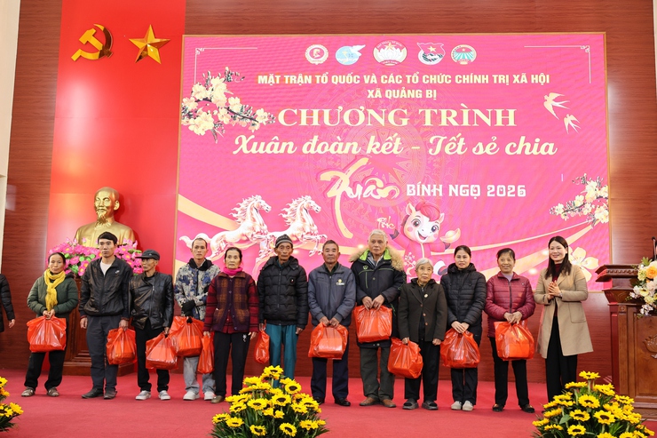 Mặt trận tổ quốc Việt Nam xã Quảng Bị và các tổ chức chính trị xã hội tổ chức Chương trình “Xuân đoàn kết - Tết sẻ chia”- Ảnh 7.