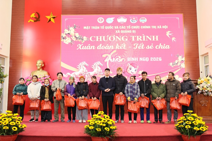 Mặt trận tổ quốc Việt Nam xã Quảng Bị và các tổ chức chính trị xã hội tổ chức Chương trình “Xuân đoàn kết - Tết sẻ chia”- Ảnh 10.