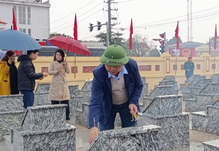 Lãnh đạo xã Nội Bài dâng hương tại Nghĩa trang Liệt sỹ nhân dịp Tết Nguyên đán Bính Ngọ 2026- Ảnh 27.