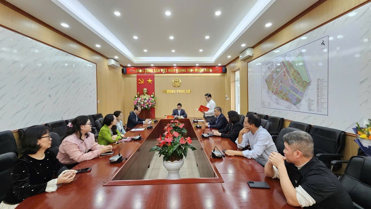 Thường trực Đảng ủy phường Phúc Lợi công bố Quyết định bổ nhiệm Phó Chánh Văn phòng Đảng uỷ- Ảnh 1.