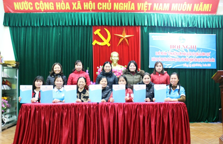 Chi hội Phụ nữ thôn Đồng Lệ ra mắt mô hình “Tổ phụ nữ thu gom, phân loại rác xây dựng gia đình 3 sạch”- Ảnh 4.