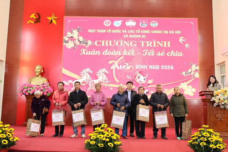 Mặt trận tổ quốc Việt Nam xã Quảng Bị và các tổ chức chính trị xã hội tổ chức Chương trình “Xuân đoàn kết - Tết sẻ chia”- Ảnh 13.