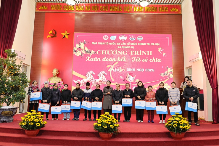 Mặt trận tổ quốc Việt Nam xã Quảng Bị và các tổ chức chính trị xã hội tổ chức Chương trình “Xuân đoàn kết - Tết sẻ chia”- Ảnh 14.