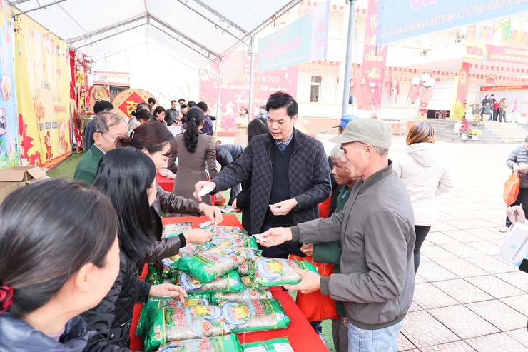 Mặt trận tổ quốc Việt Nam xã Quảng Bị và các tổ chức chính trị xã hội tổ chức Chương trình “Xuân đoàn kết - Tết sẻ chia”- Ảnh 19.