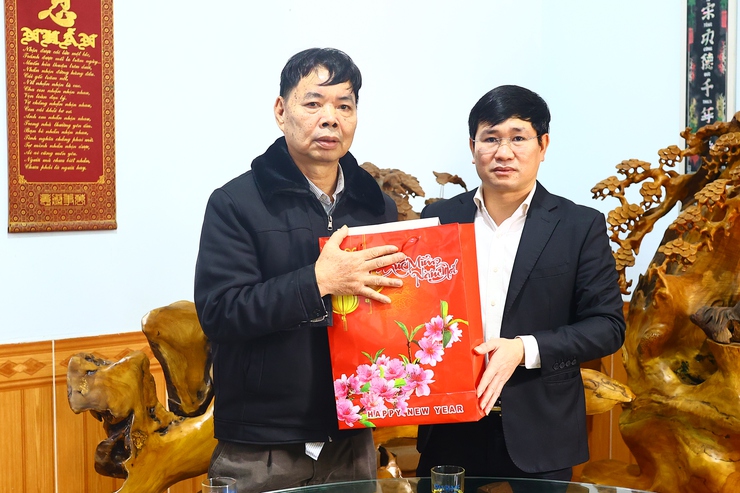 XÃ THẠCH THẤT TỔ CHỨC THĂM, TẶNG QUÀ ĐỐI TƯỢNG CHÍNH SÁCH, NGƯỜI CAO TUỔI TRÒN 100 TUỔI NHÂN DỊP TẾT NGUYÊN ĐÁN BÍNH NGỌ 2026 - Ảnh 5.