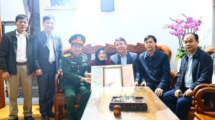 XÃ THẠCH THẤT TỔ CHỨC THĂM, TẶNG QUÀ ĐỐI TƯỢNG CHÍNH SÁCH, NGƯỜI CAO TUỔI TRÒN 100 TUỔI NHÂN DỊP TẾT NGUYÊN ĐÁN BÍNH NGỌ 2026 - Ảnh 19.