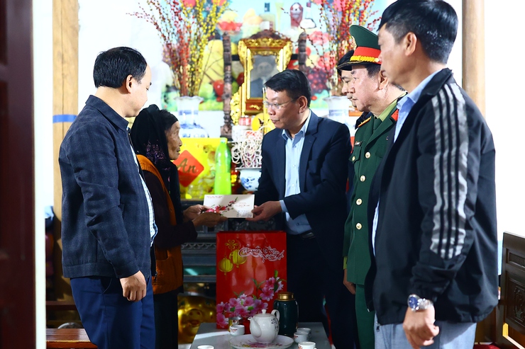 XÃ THẠCH THẤT TỔ CHỨC THĂM, TẶNG QUÀ ĐỐI TƯỢNG CHÍNH SÁCH, NGƯỜI CAO TUỔI TRÒN 100 TUỔI NHÂN DỊP TẾT NGUYÊN ĐÁN BÍNH NGỌ 2026 - Ảnh 18.