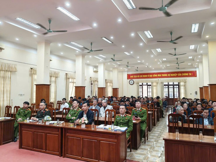 Đảng uỷ xã Dương Hoà tổ chức 15 điểm cầu kết nối trực tuyến hội nghị toàn quốc quán triệt và triển khai Nghị quyết Đại hội XIV của Đảng - Ảnh 4.