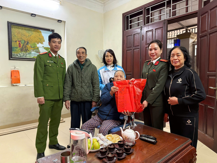 Hội phụ nữ phường Phúc Lợi lan tỏa yêu thương, chăm lo an sinh xã hội nhân dịp Tết Bính Ngọ 2026- Ảnh 4.