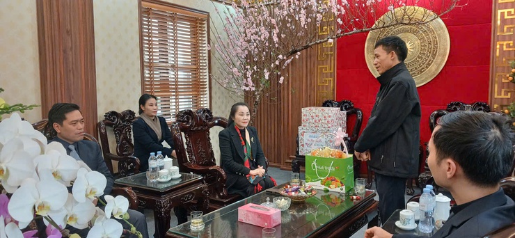 Giáo xứ Lập Trí, Giáo họ Trung Lương, Giáo họ Bến Cốc thăm và chúc tết tại UBND xã Nội Bài- Ảnh 3.