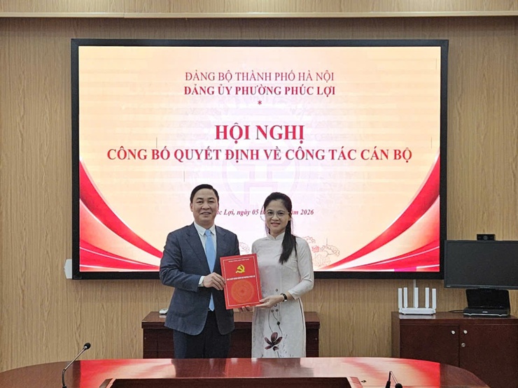 Thường trực Đảng ủy phường Phúc Lợi công bố Quyết định bổ nhiệm Phó Chánh Văn phòng Đảng uỷ- Ảnh 2.